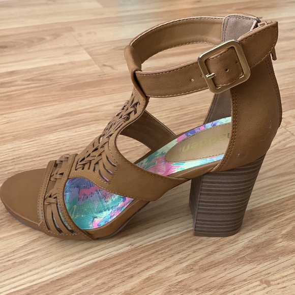 Madden NYC high heeled summer sandal. Size 7.5. Worn one time! Good as new - Picture 2 of 5
